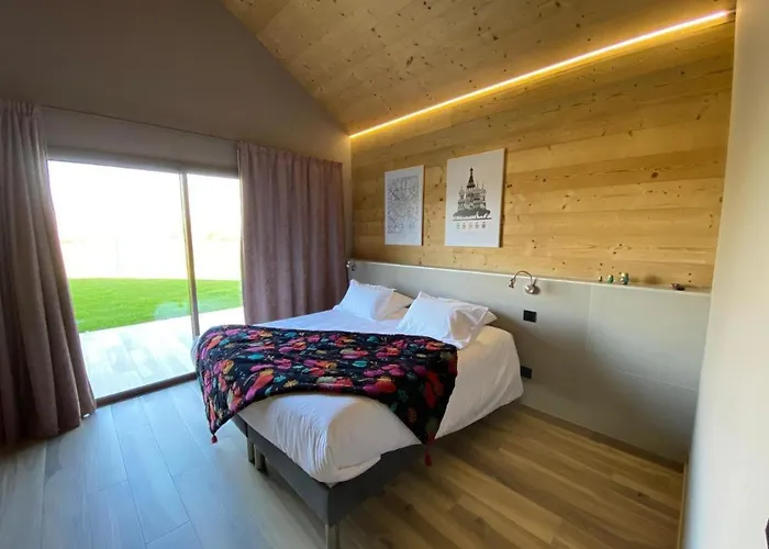 World Hotel Saint-Vulbas