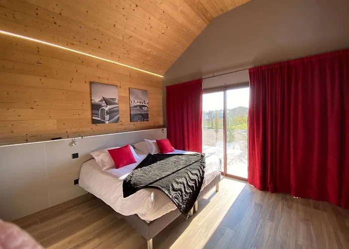 Hotel World 3*